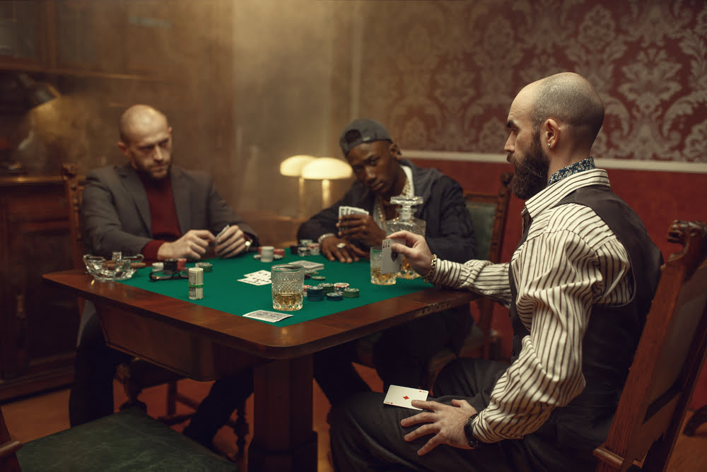 3 Männer am Pokertisch