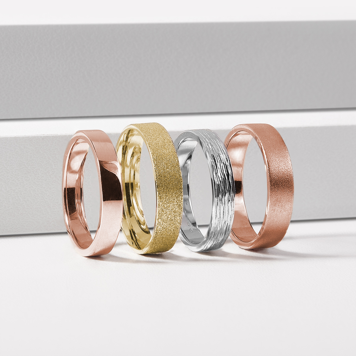 Eheringe für Herren aus verschiedenen Materialien