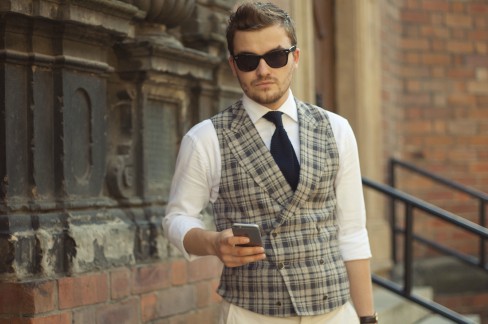 Jakub_Roskosz_SuitSupply_DoubleBreasted_Vest6