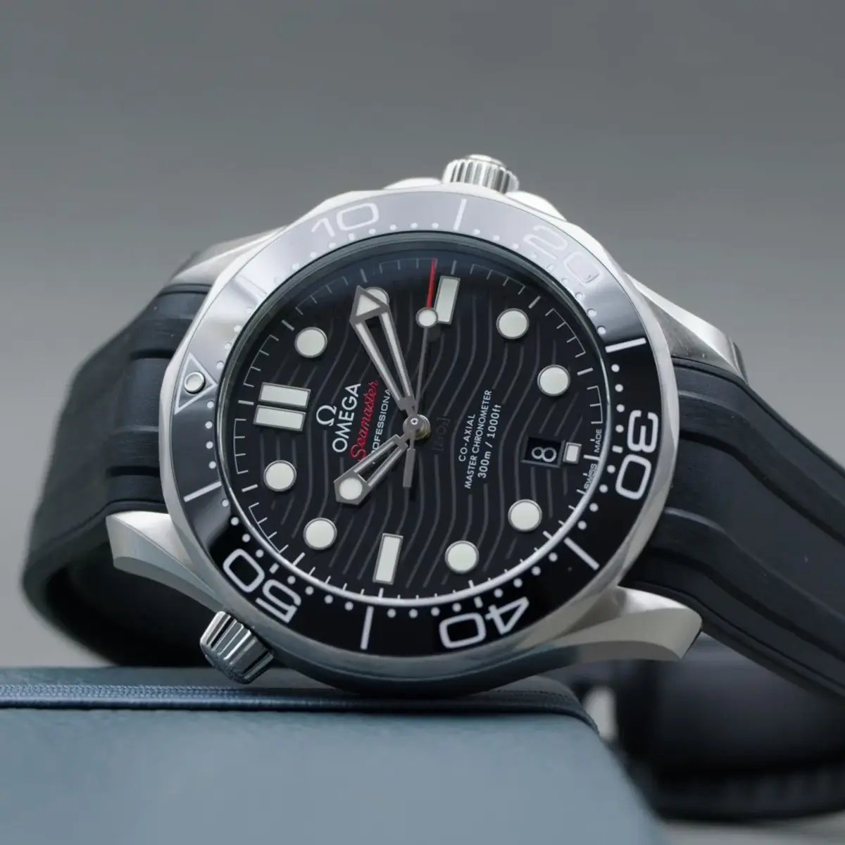 Armbanduhr OMEGA SMP300