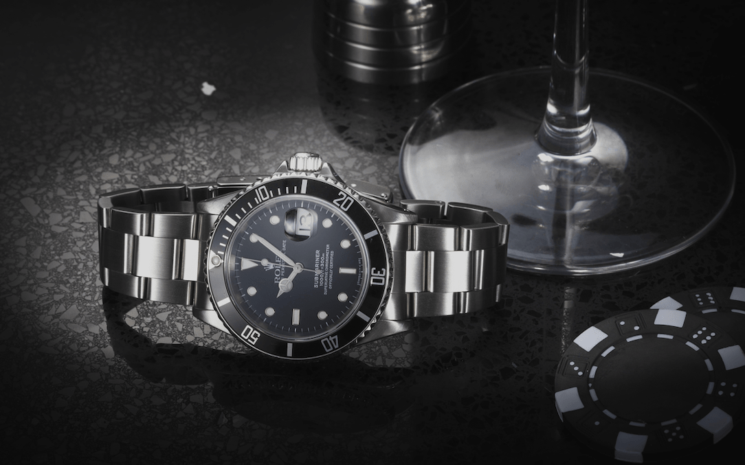 James Bond Timothy-Dalton-Rolex-Submariner-16610-@WatchfinderCo