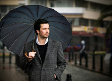 Stilvolle Kleidung bei Regenwetter